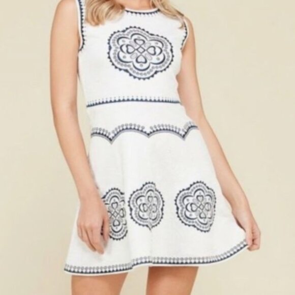 Alya Dress Womens Size XS Textured White Navy Embroidered Skater Fit Flare Mini - Picture 6 of 10